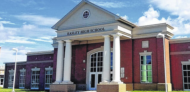 130915697_web1_EHS1
Easley High was put on a hold as rumors of a non-specific threat were investigated.
Kasie Strickland | The Easley Progress