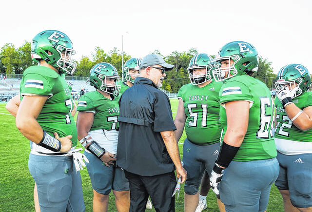 130932629_web1_Easley-O-line-coach-Brian-Strickland-addresses-his-players-during-pregame-drills
Easley High School Offensive Line Coach Brian Strickland talks to his players last week against JL Mann. The Green Wave will return home on Friday for homecoming against Woodmont.
Scott Schroeder | The Easley Progress